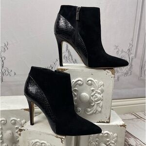 NEW - Black Suede Leather Ankle Booties VINCE CAMUTO KASI.